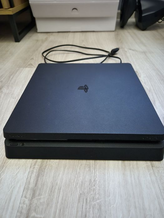 Ps4 + 3 gry -  dobry stan