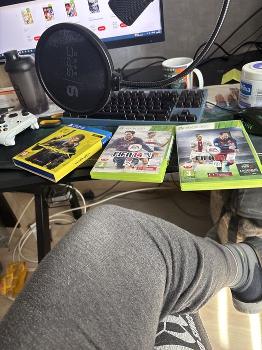 Sprzedam ps4 z zestawem gier