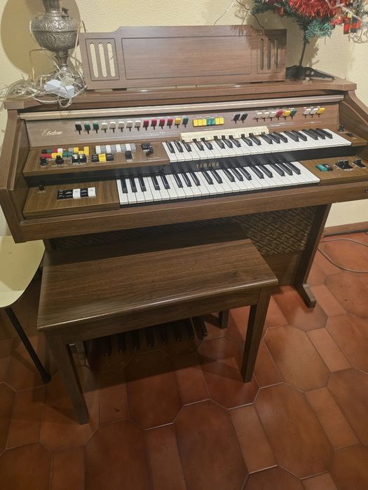 Órgão  de dois teclados Yamaha