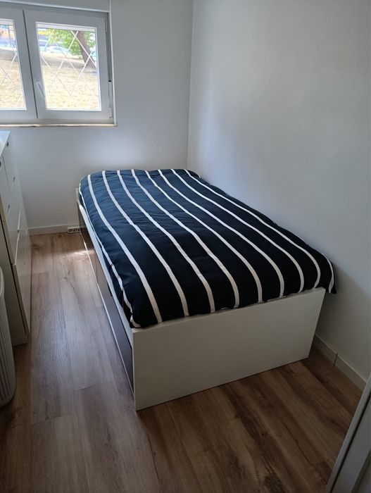 Cama com gavetas