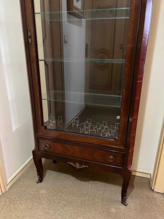 Vitrine Cristaleira Estilo Luís XV com Marquetaria – Espinho