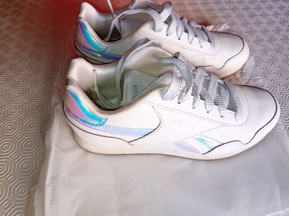 Ténis da Reebok tamanho pequeno