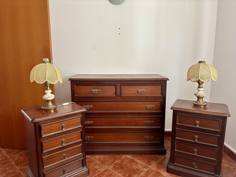Conjunto cómoda + 2 mesas de cabeceira