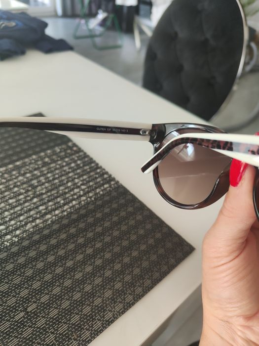 Nowe okulary przeciwsłoneczne Guess