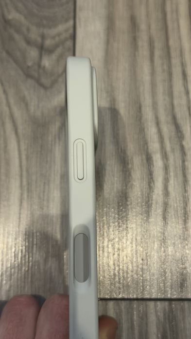 Etui RIMOWA do iPhone 16 Pro – srebrne