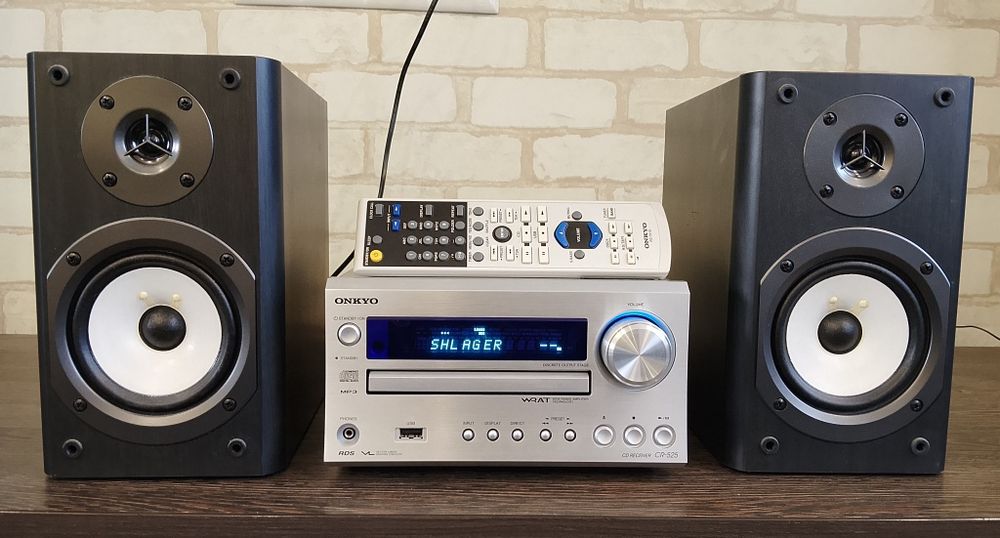 ONKYO CR-525 CD recever 2008
