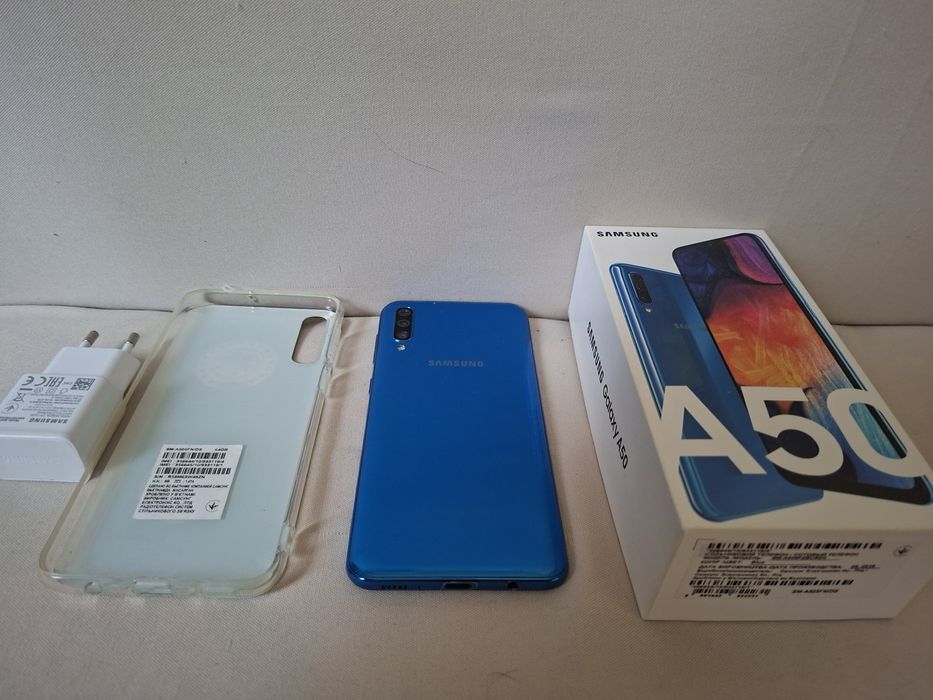 Samsung Galaxy A50 с 64 ГБ полный комплект