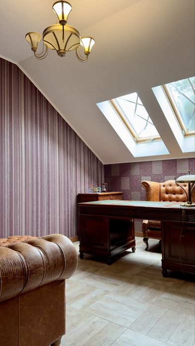 Неймовірний , великий таун хаус з гаражем.