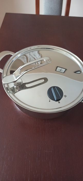 Garnek firmy tupperware