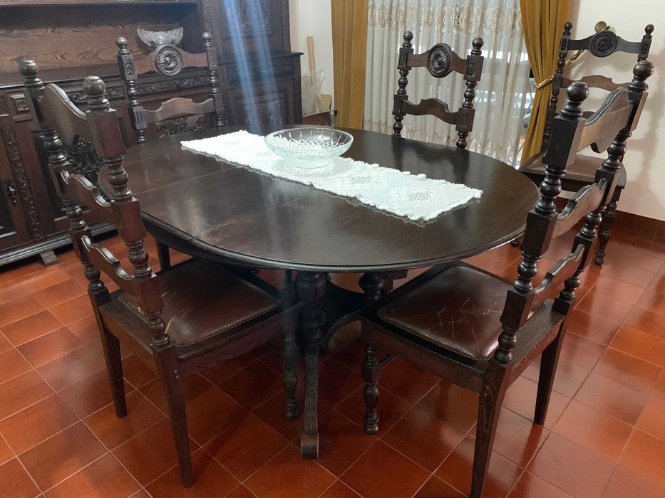 Mesa sala jantar extensível em madeira com 6 cadeiras estofadas