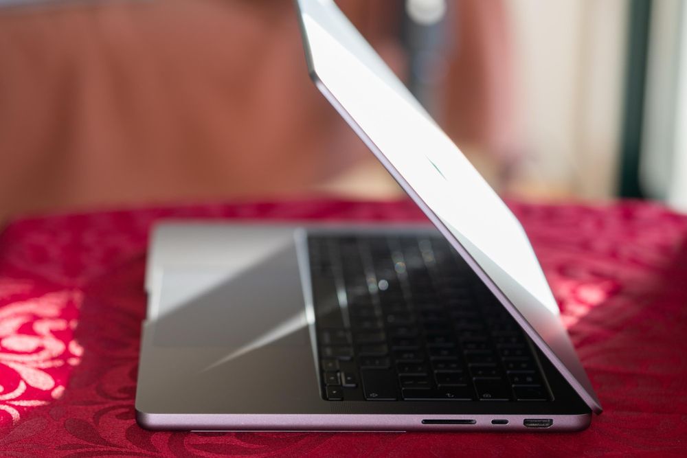 MacBook Pro 14" (2023) – M2 Pro 10-core / GPU 16-core – 16 GB / 512 G