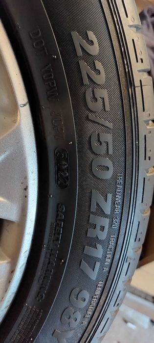 Opony Kumho 225/50/17  98Y xl Jak nowe