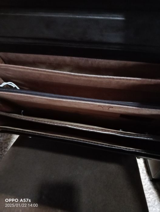 Mala castanha em pele unixesso 42x30x16cm