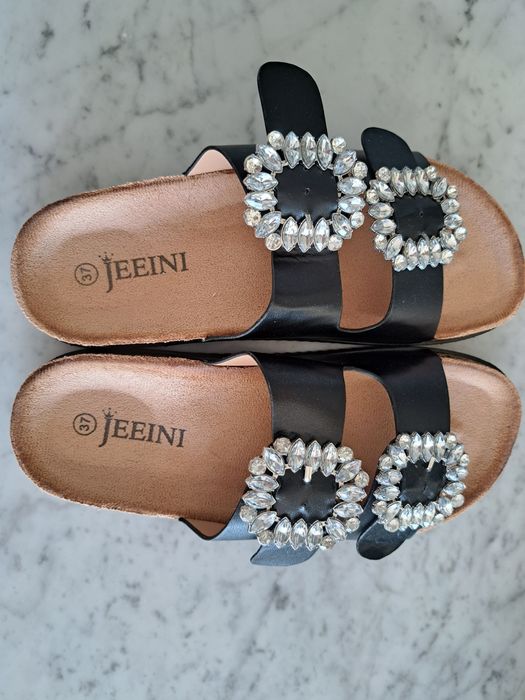 Klapki z ozdobną klamrą kamienie błyszczące