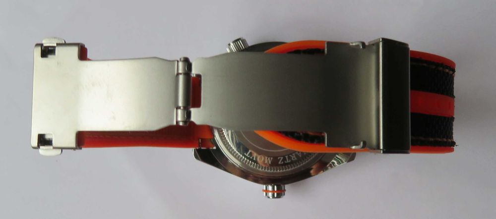 zegarek w stylu  diver  Omegi  Bonda