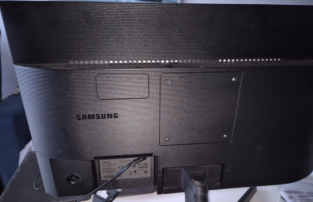 Komputer stacjonarny LCO Pro 2110 wraz z monitorem samsung 24"