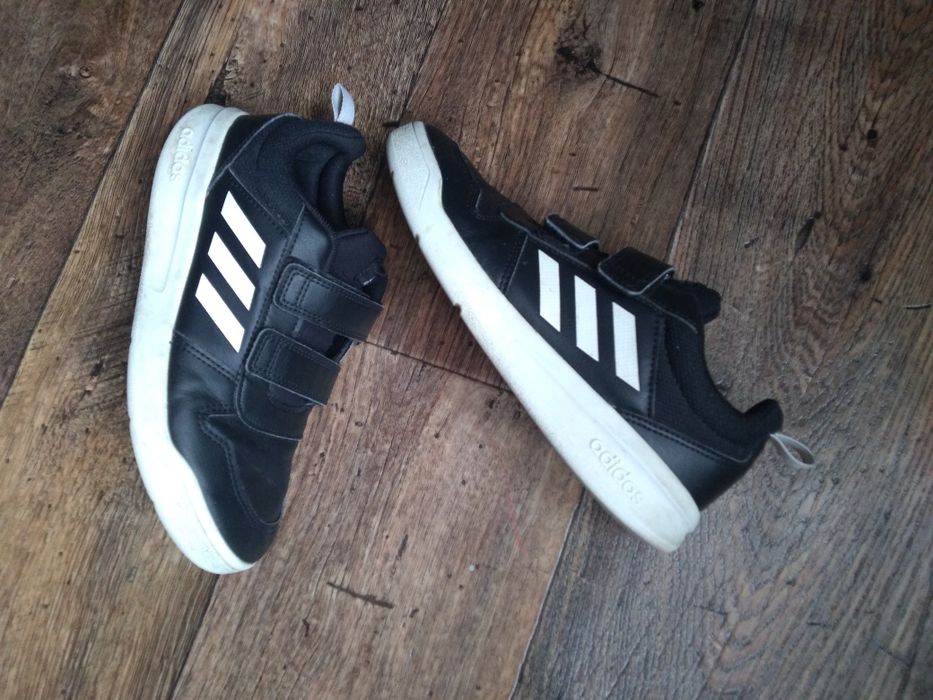 Czarne chłopięce buty adidas na rzepy 33 zadbane