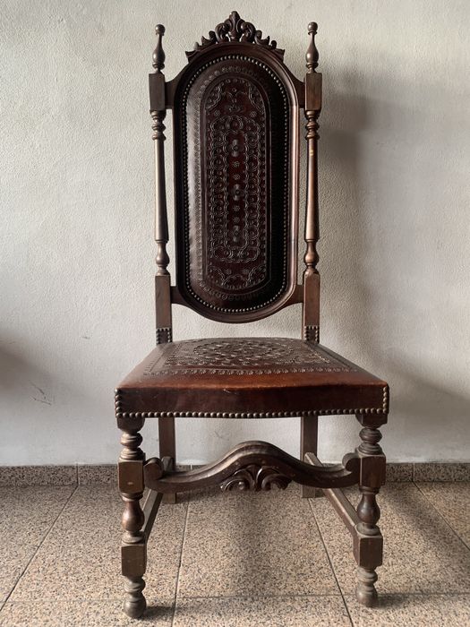 Cadeiras antigas com trabalhados