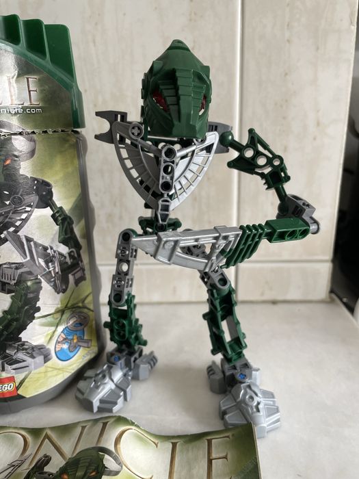 LEGO Bionicle Toa Hordika Matau Set 8740 e Toa Hordika Onewa Set 9739