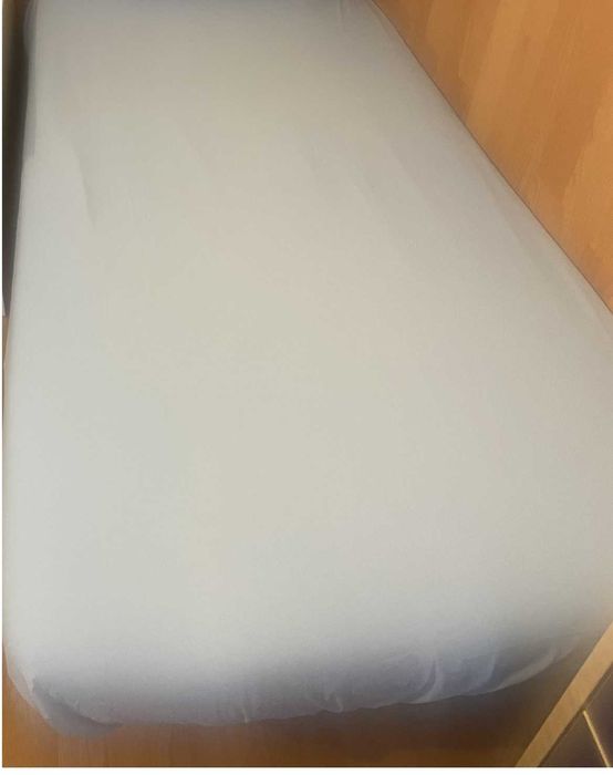 Estrado IKEA com colchao IKEA lavavel