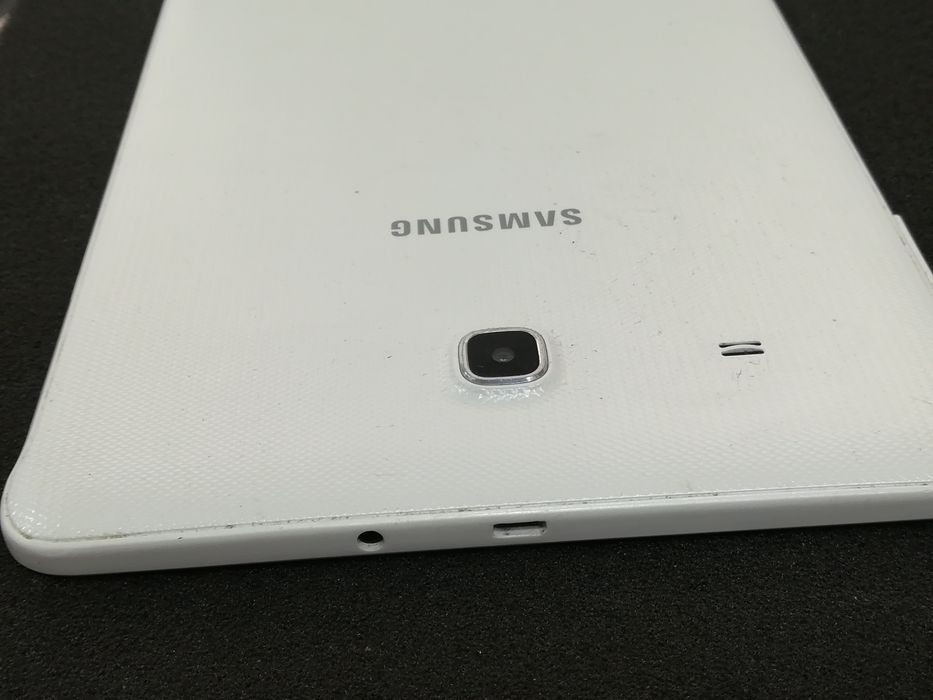 Планшет Samsung Galaxy Tab E  (SM-T560)