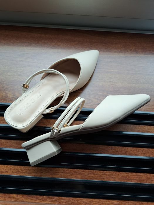 Sapatos elegantes baixos