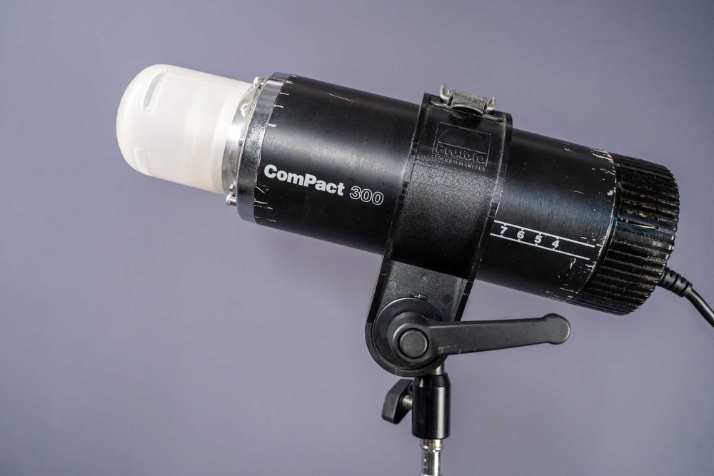 2 flashes Profoto Compact 300