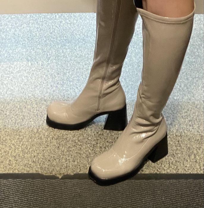Чоботи 39 р.  Бежеві.