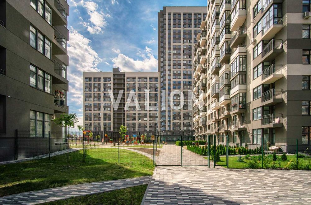 Продаж 3к квартири, Варшавський, 8 черга, Олеся Александра 2а