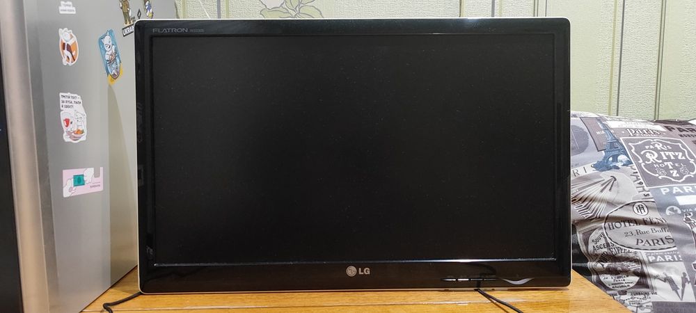 Монитор LG W2230s
