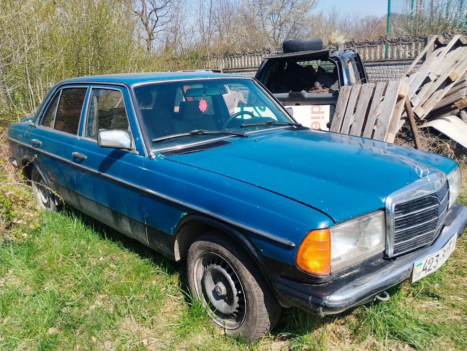 Мерседес  240 D. W 123