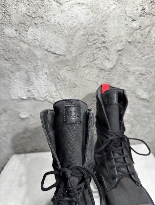 Strike boots 424