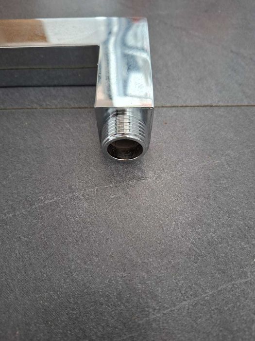 Braço de chuveiro 40cm Neptune Square (Porcelanosa) - NOVO