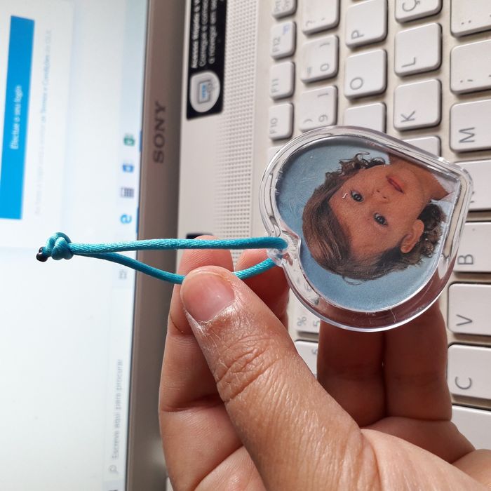 Porta fotografias coração em acrílico