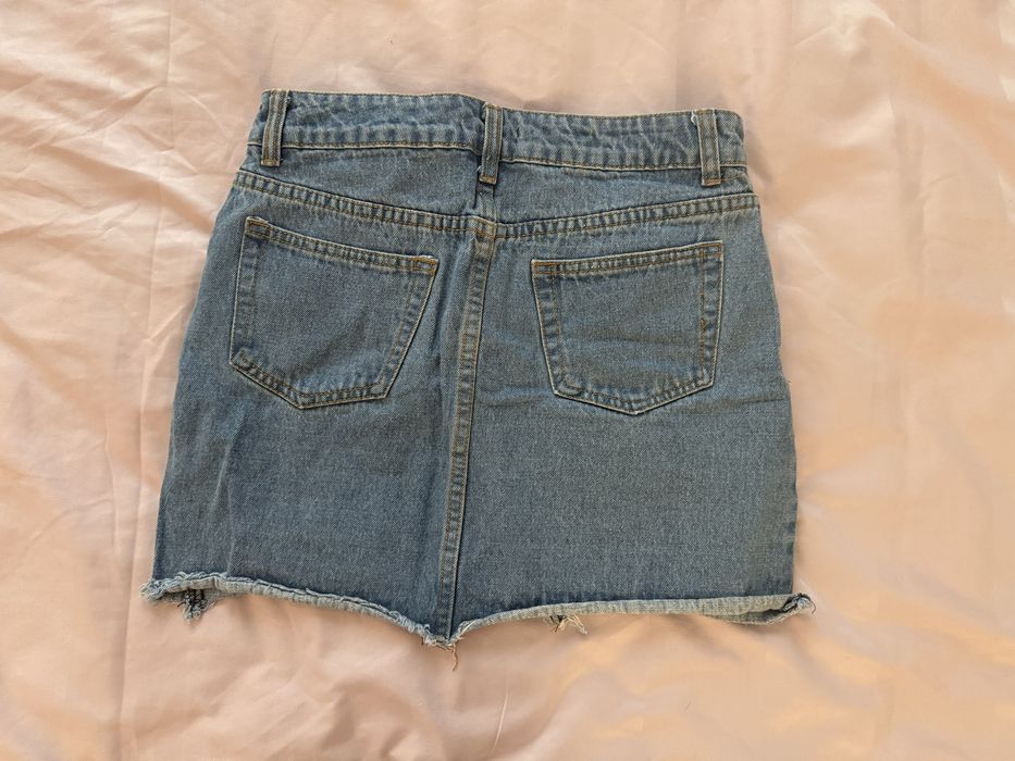 60 грн за штуку. Хороший стан (юбка чорн. ,юбка  світл.,куртка, шорти)