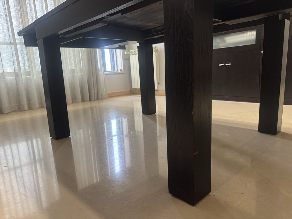 Mesa Jantar cor Wengue e 6 cadeiras cor bege