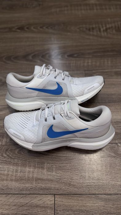 Бігові кросівки Nike zoom vomero 16
