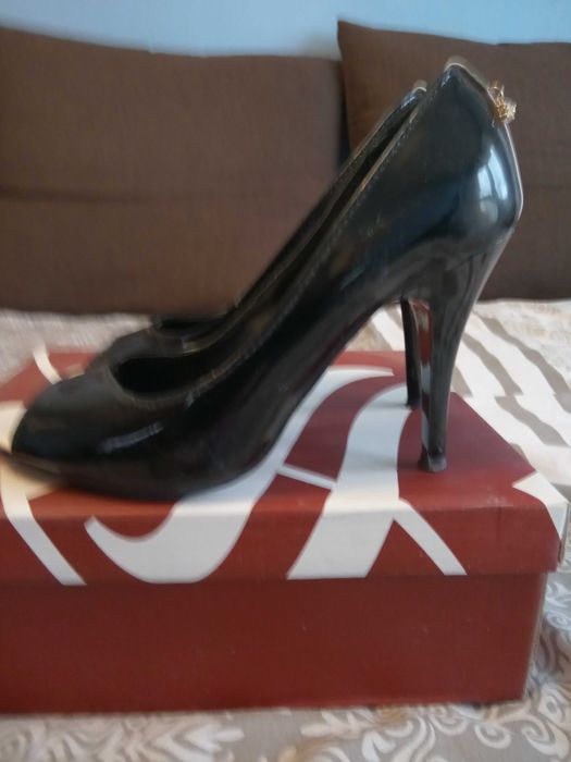 czarno białe szpilki , rozm 36