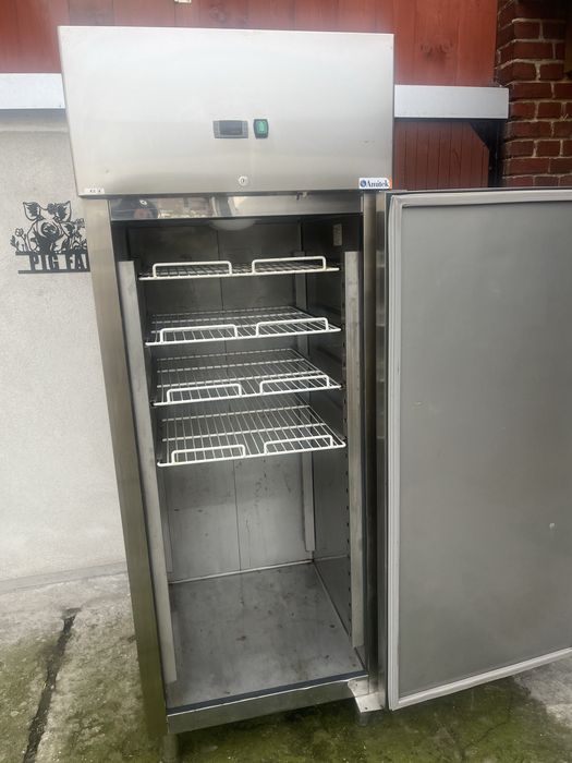 Sprzedam szafę chłodniczą.