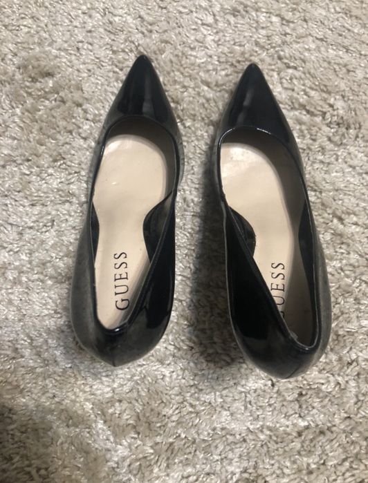 Продам жіночі туфлі GUESS