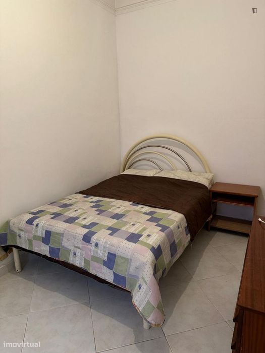Quarto - localizado em Alameda Lisbon