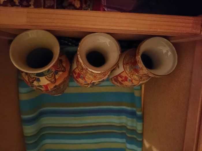 4 Small Chinese Vases64739583231107124