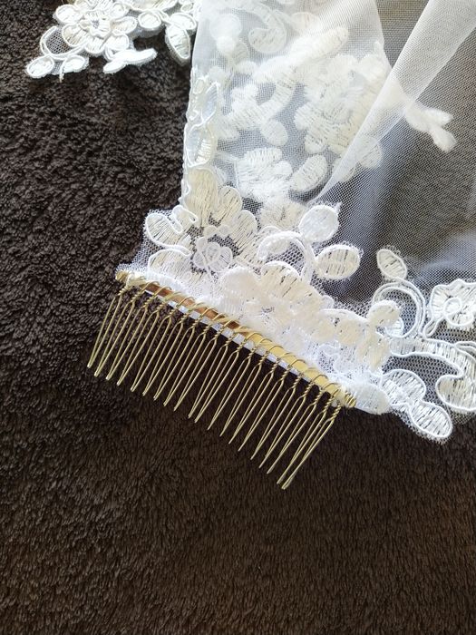 Véu de noiva com renda branco