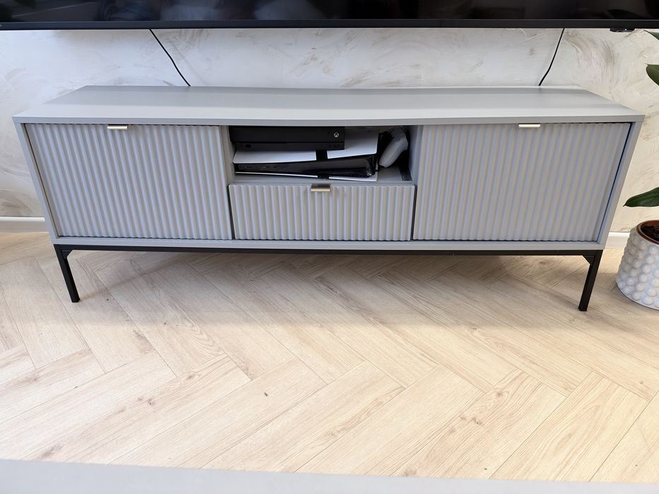 Szafka RTV ryflowana / nova grey