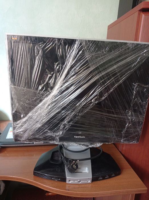 Монітор для комп'ютера,системний блок,клавіатура