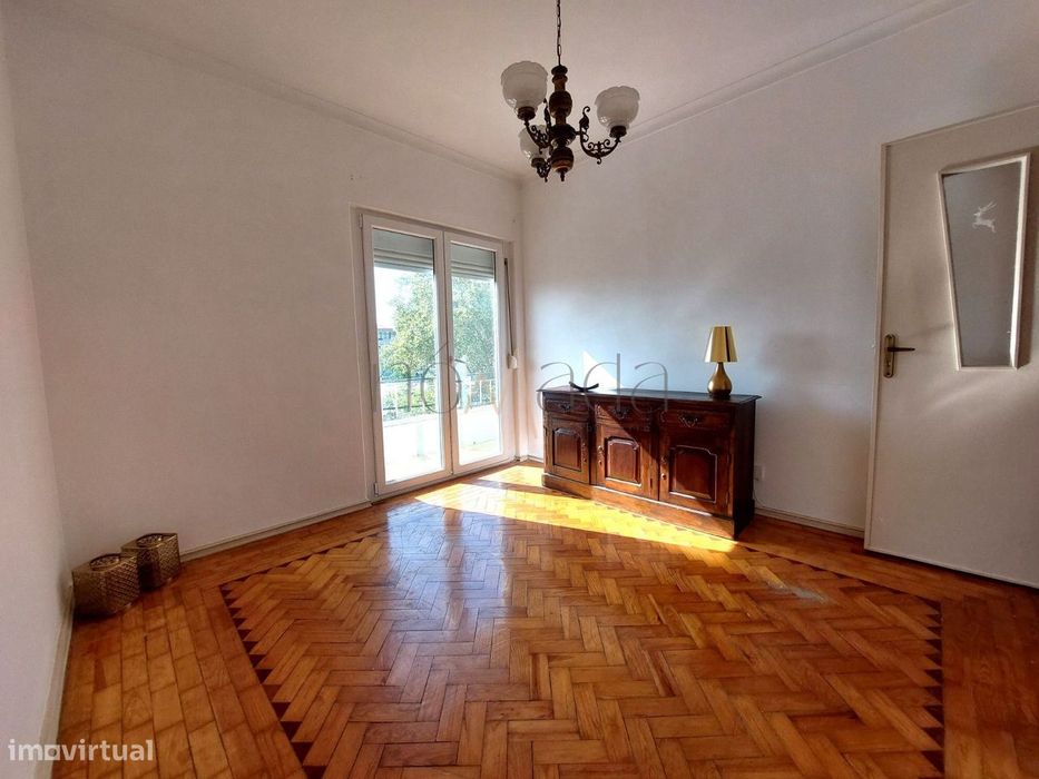 T3 luminoso com varanda e marquise | Excelente localização