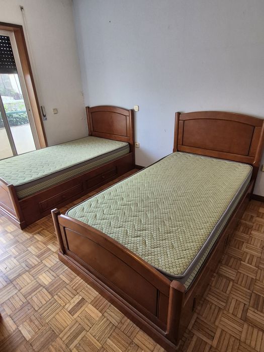 Camas e colchão  195x110