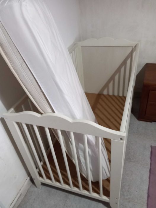 Vendo berço e colchão