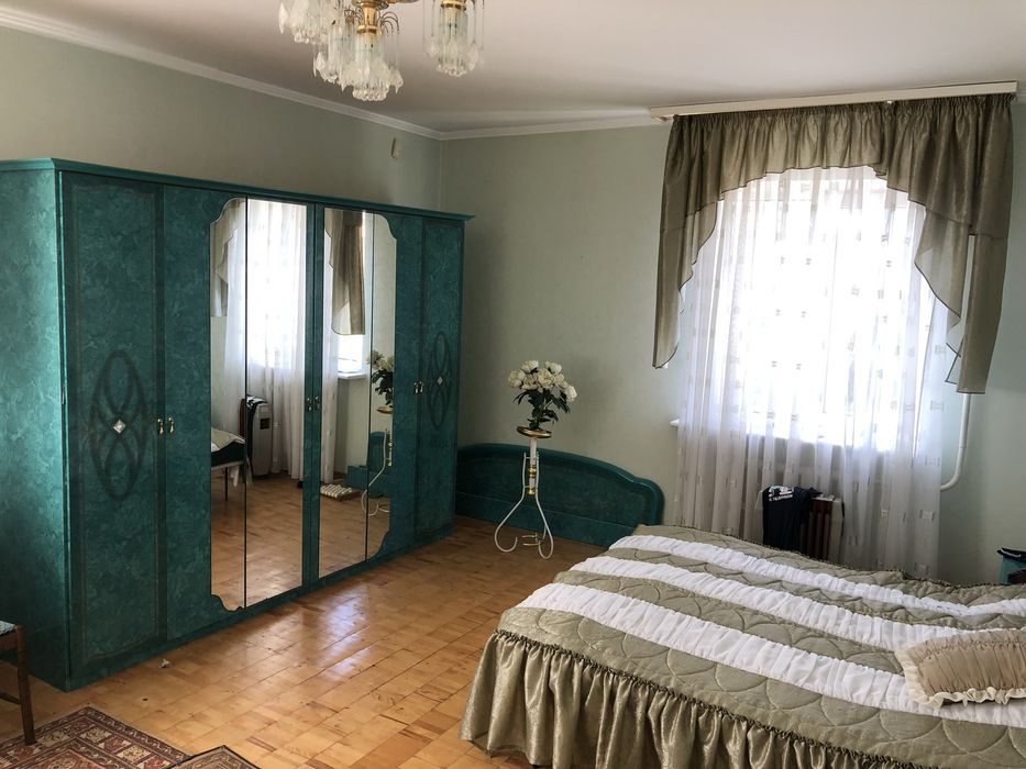Продаж 2-поверхового будинку