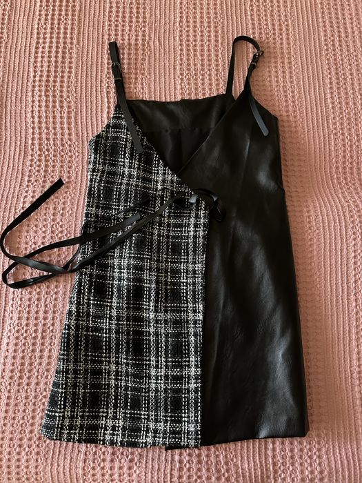 Женский сарафан на запах из эко-кожи